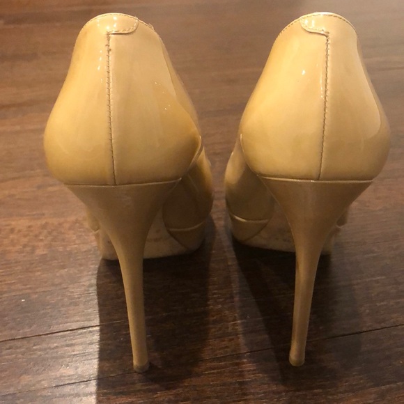 Jimmy Choo nude patent leather round toe pumps - Picture 4 of 8